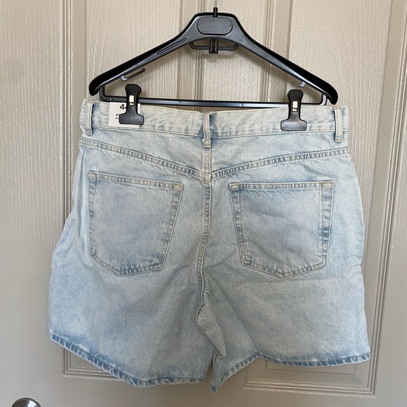 NWT. Straight denim shorts. Size 12. - Picture 6 of 6